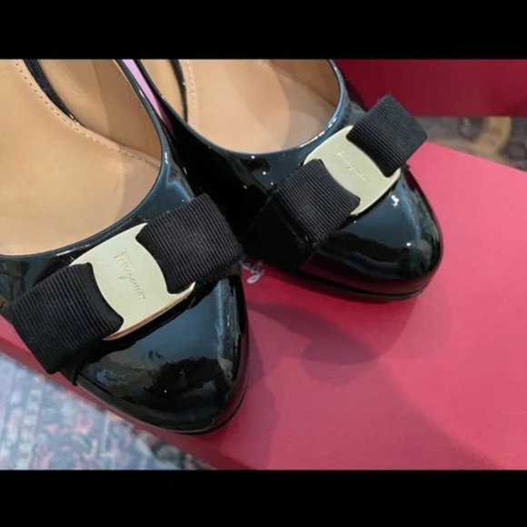 Authentic Ferragamo Pimpa Heels With Vara Bow - Picture 10 of 10